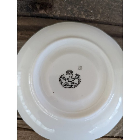 Vintage Royal Grafton Fine Bone China Teacup and Saucer Made in England - Picture 6 of 6